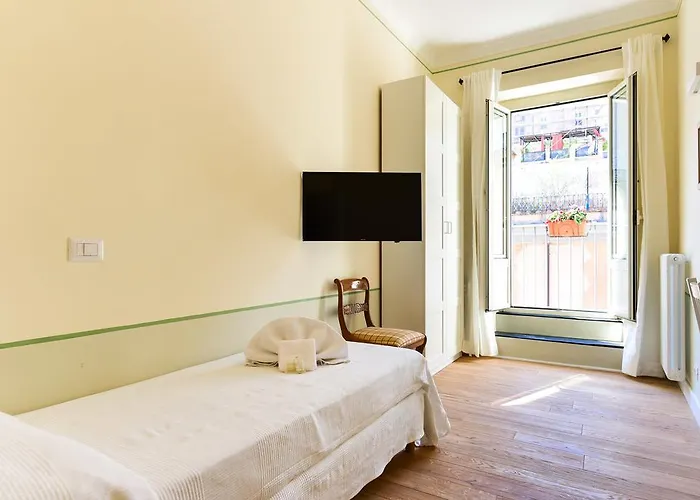 Bright And Comfy 3 Bedroom In Monti Apartment